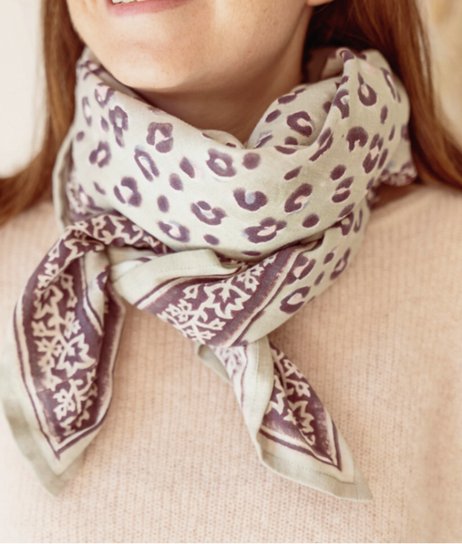 Grand Foulard Léopard Bengal Tilleul